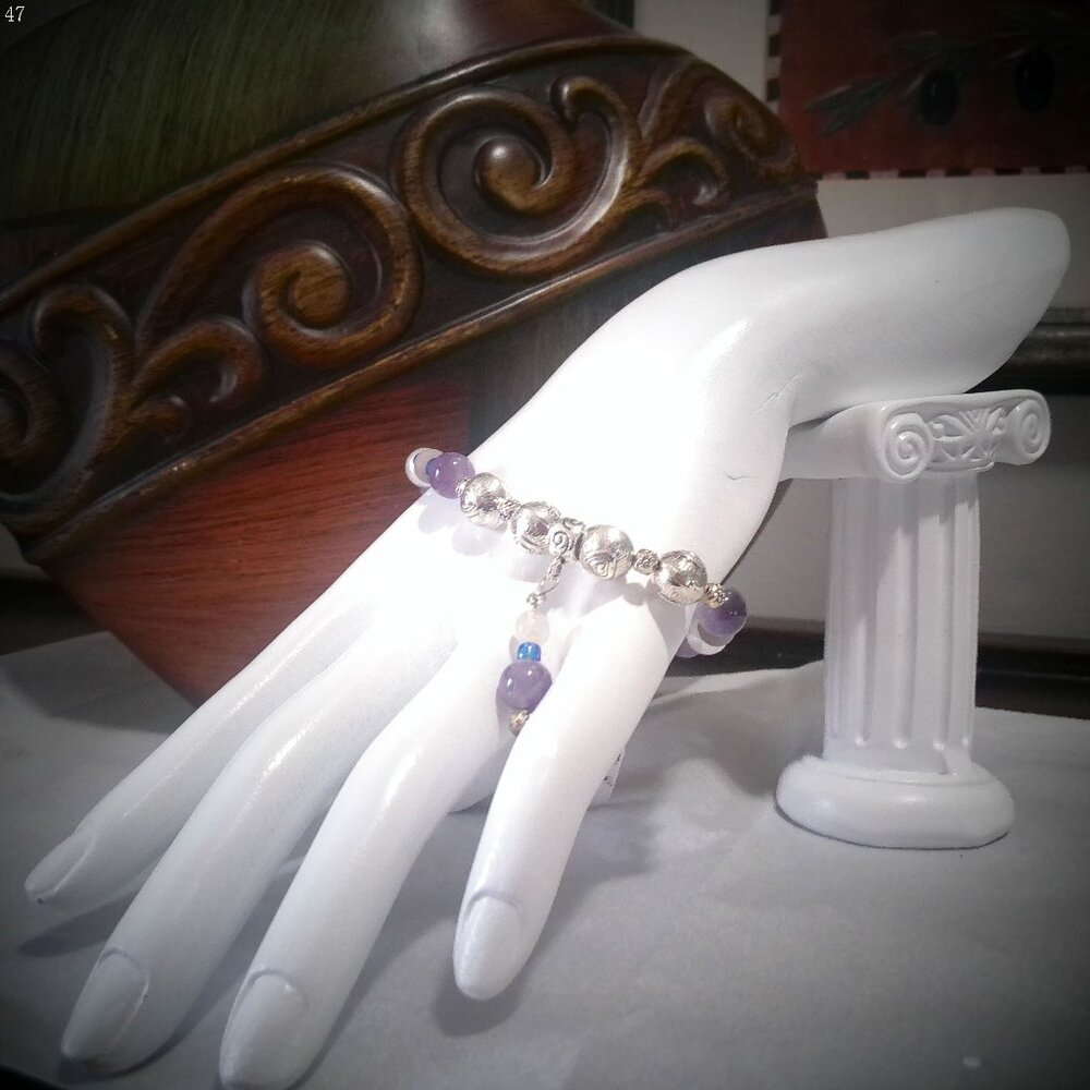 CUSTOM DESIGN BEADED BRACELET Lavender, Blue, White & Silver Size 7 1/2"